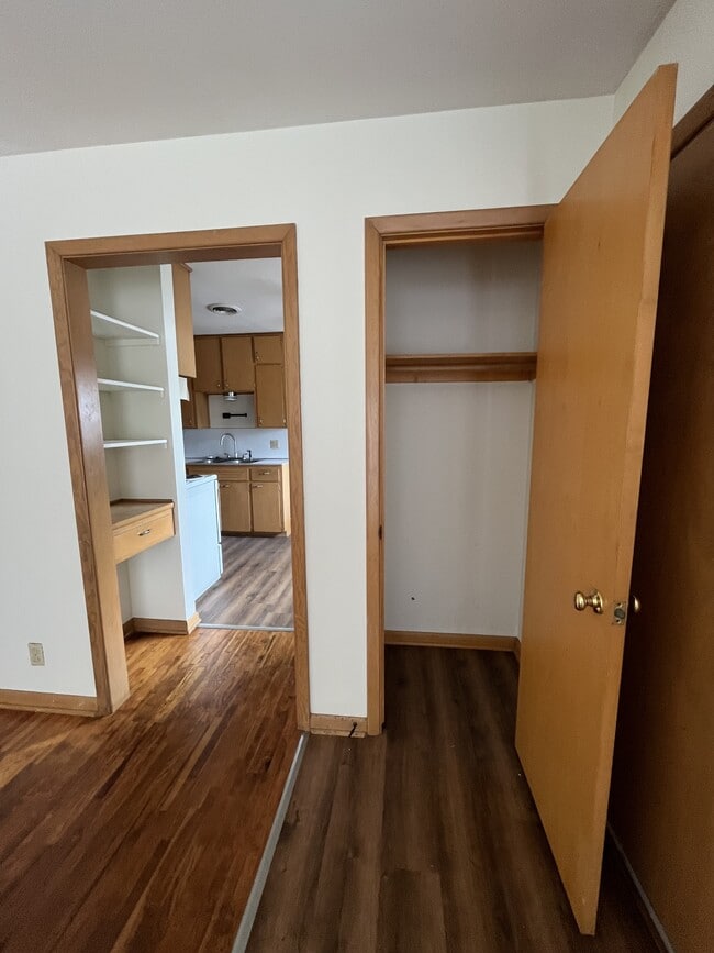 Foto del edificio - 122 N Joann St