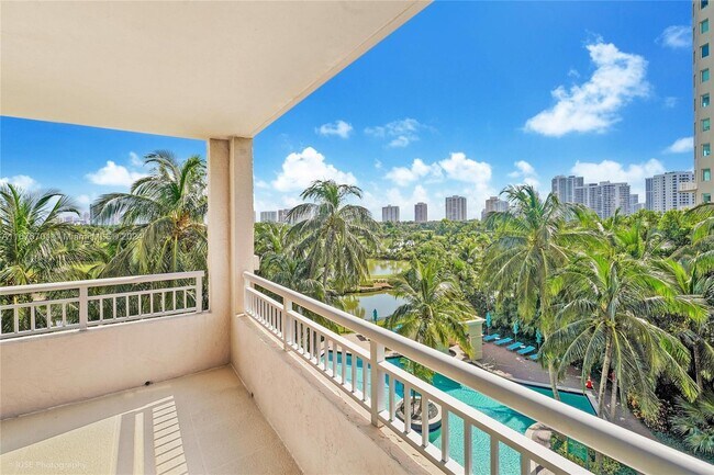 Foto del edificio - 19501 W Country Club Dr