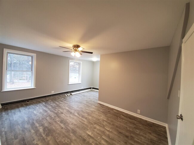 Building Photo - 425 Plainfield Ave