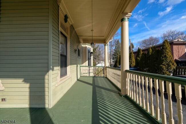 Foto del edificio - 355 W Milton Ave