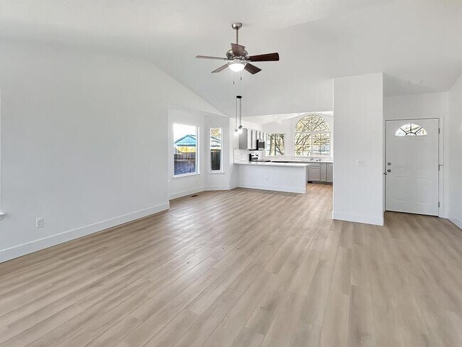 Foto del edificio - 5317 N Candlestick Ave