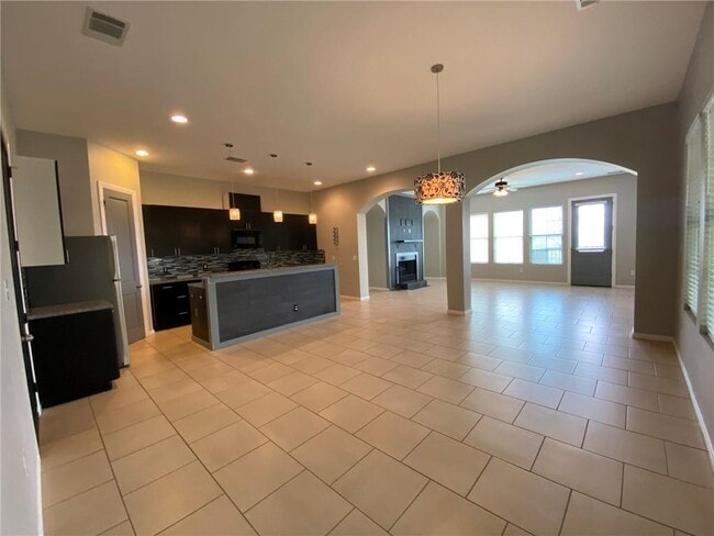 Building Photo - 204 Spellbrook Ln