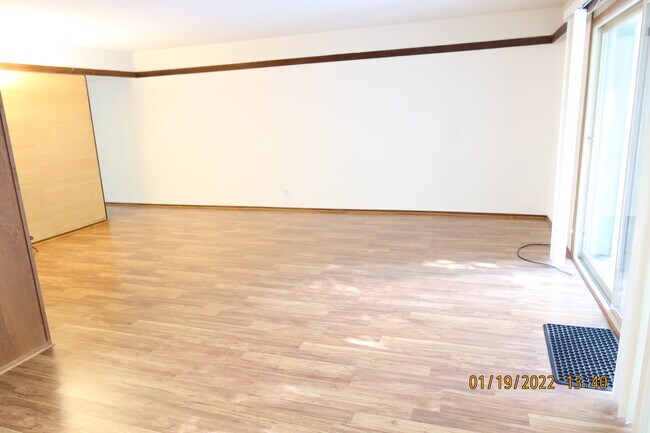 liivingroom - 67 Brookwood Rd