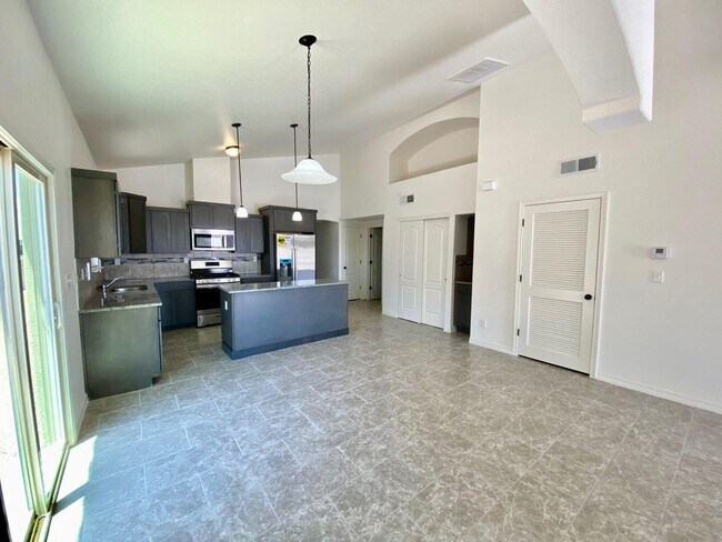 Building Photo - 13667 Everingham