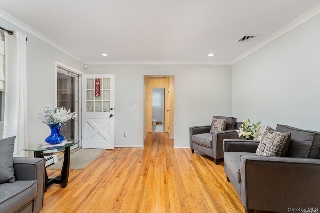 Foto del edificio - 8 Wakeman Ct