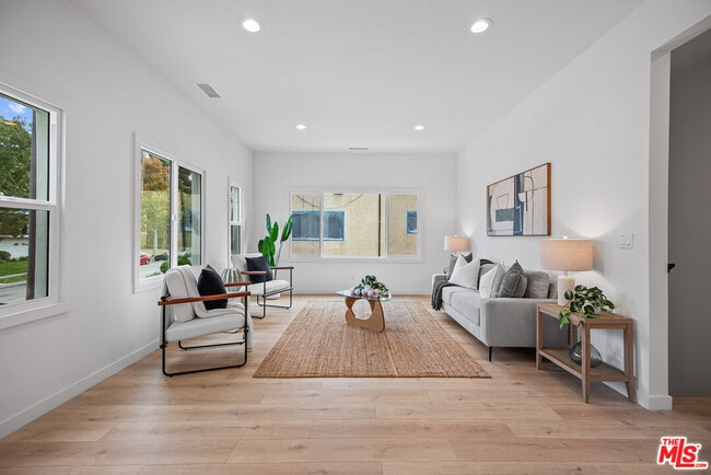 Building Photo - 3628 E 1st St