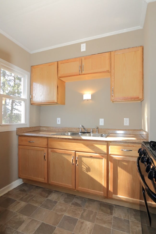 Building Photo - 7220 Teal Ave