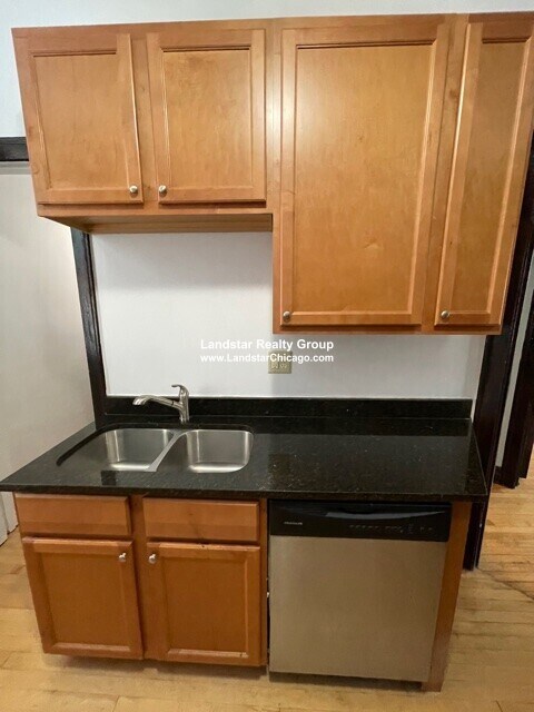 Foto del edificio - 3036 N Ashland Ave