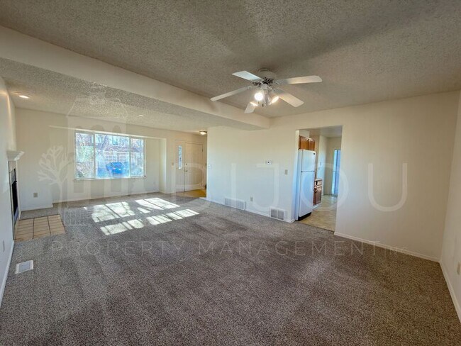 Foto del edificio - 3498 Mountainside Dr