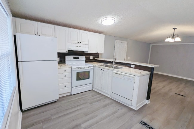 Building Photo - 6543 Celeste Ln