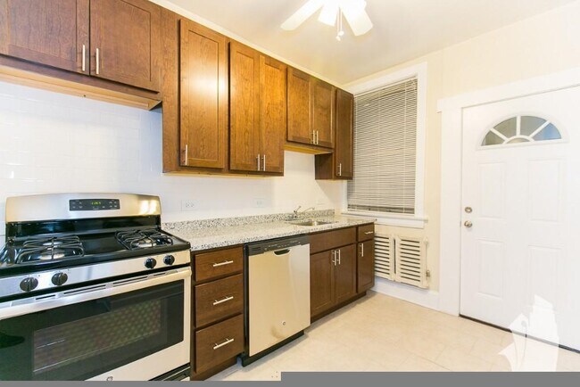 Foto del edificio - 1609 W Berteau Ave