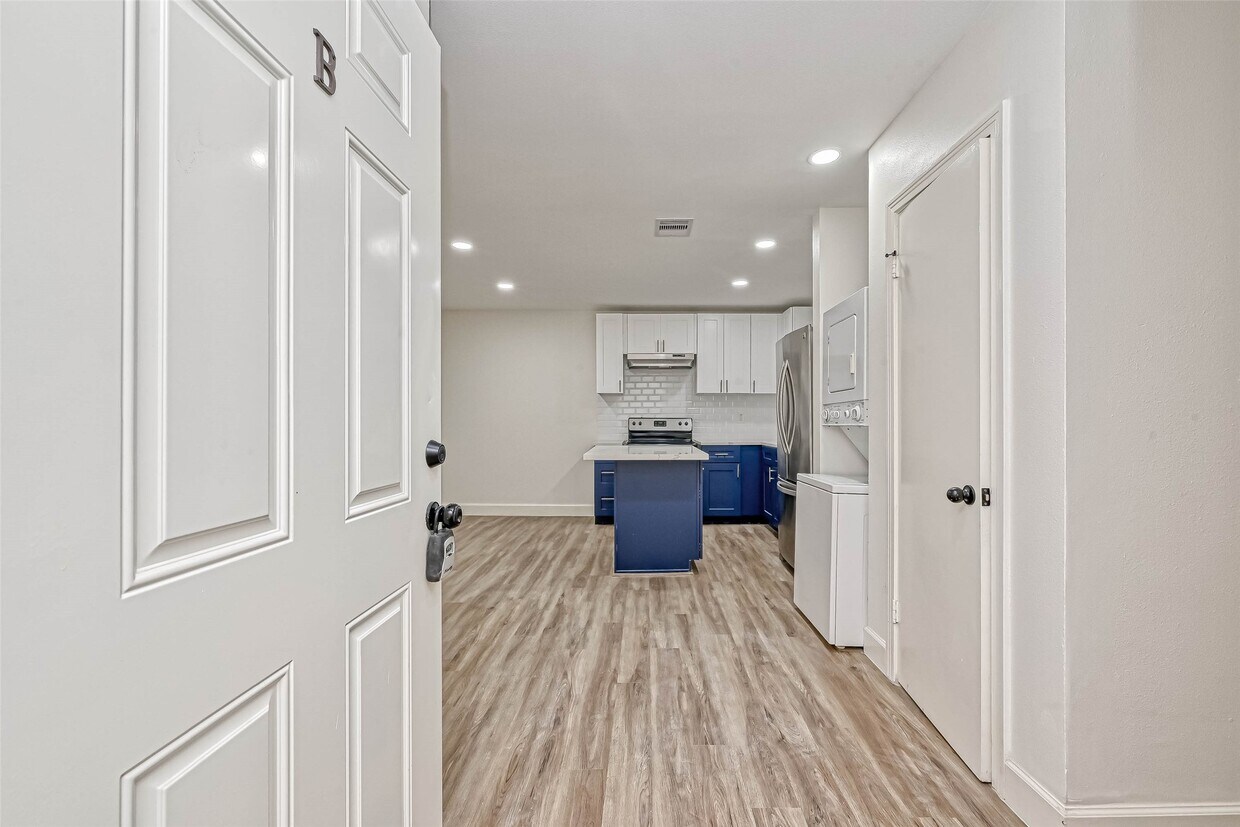 Foto principal - 5609 Denmark St