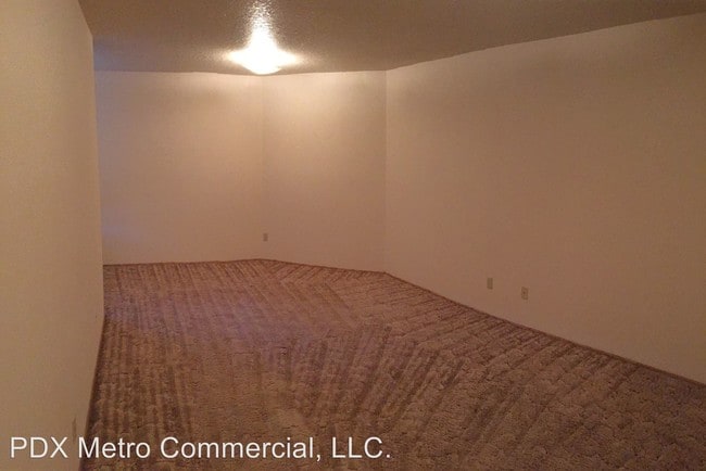 Building Photo - 9700-9718-9718 SW North Dakota St