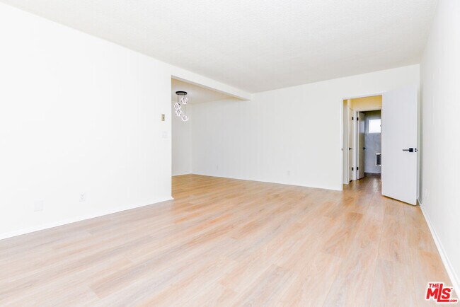 Foto del edificio - 1645 Beech Ave