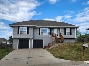Building Photo - 2224 Chanticleer St
