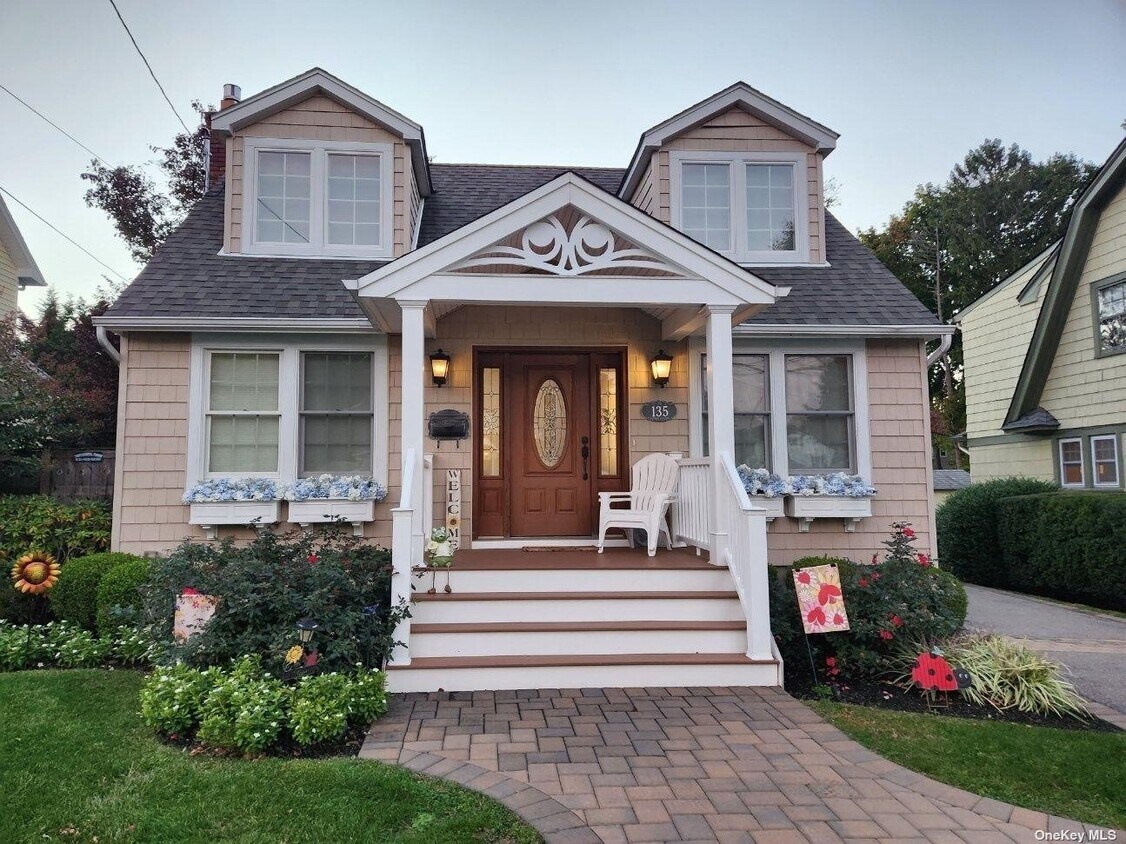 135 Burr Ave, Northport, NY 11768 House Rental in Northport, NY
