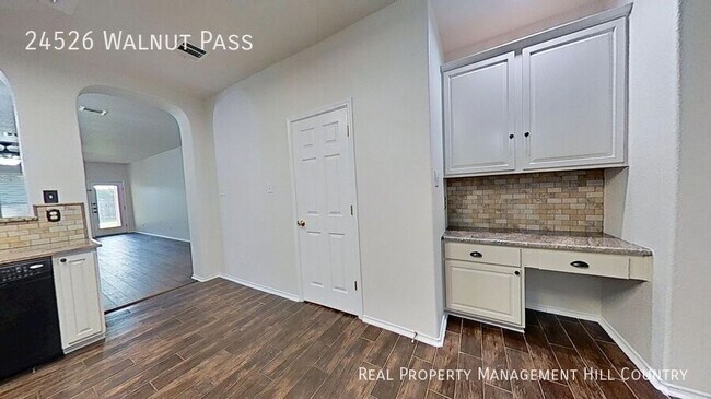 Foto del edificio - 24526 Walnut Pass
