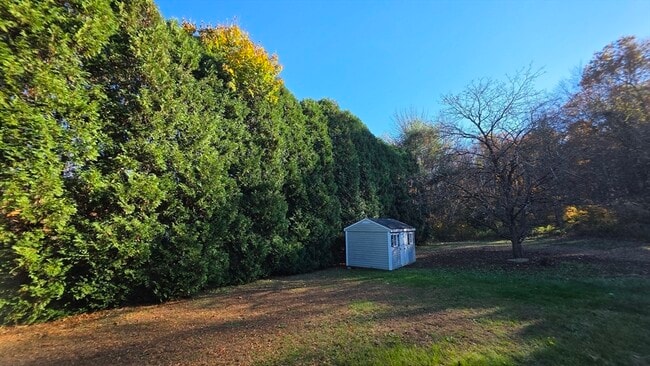 Building Photo - 13 E Brookfield Rd