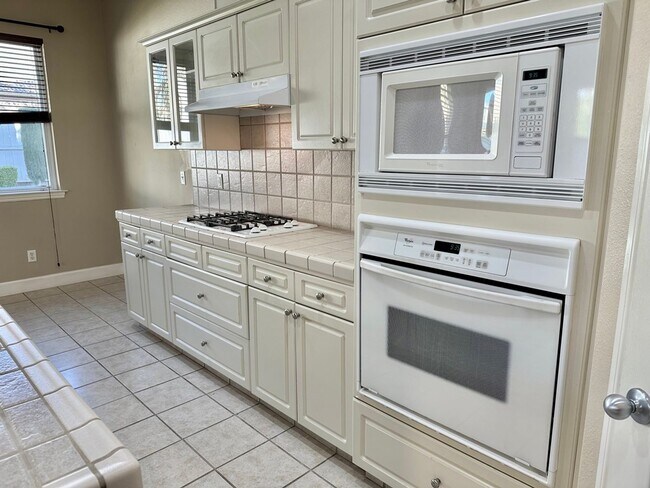 Foto del edificio - $2,295 Locan & Gettysburg, 4 Bedroom Home - Rialto Ave, Clovis