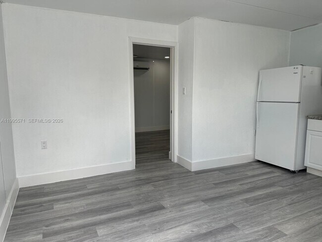 Foto del edificio - 841 N 69th Ave