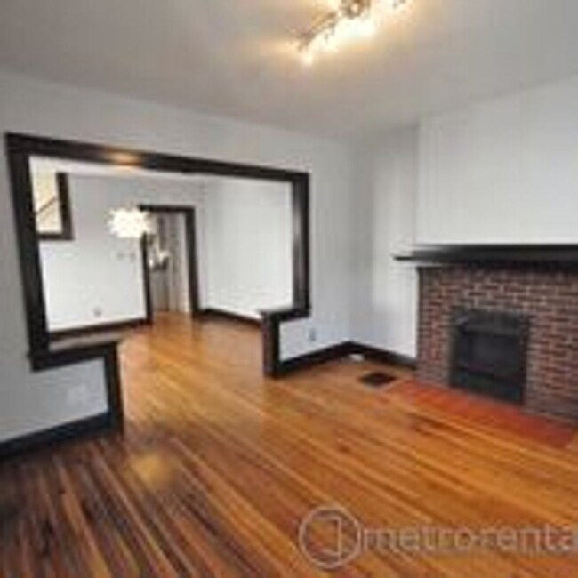 Foto del edificio - 198-200 E Hudson Street