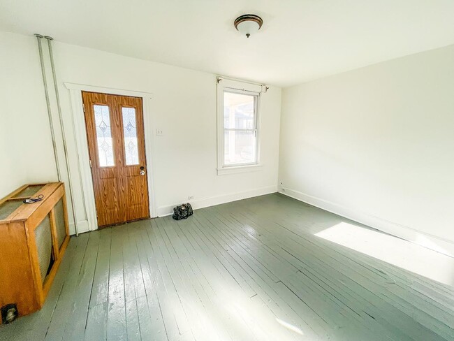 Building Photo - 551 Linden Ave