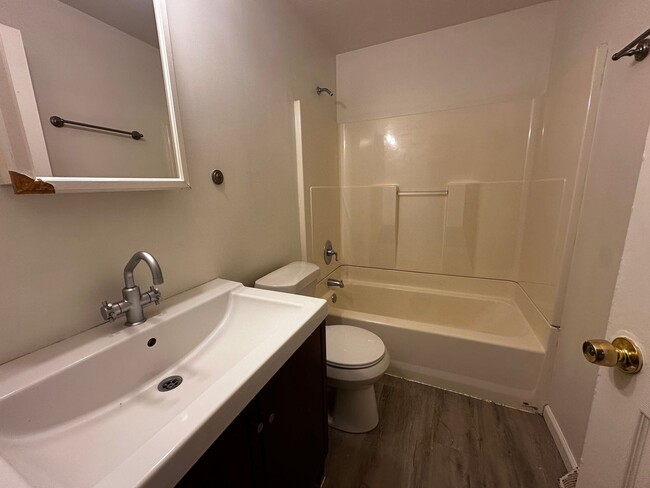 Foto del edificio - 544 Valley Rd