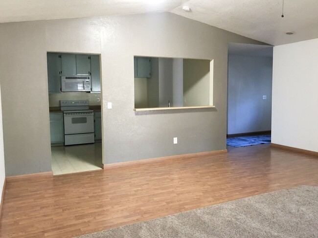 Foto del edificio - Spacious 3 Bedroom Condo