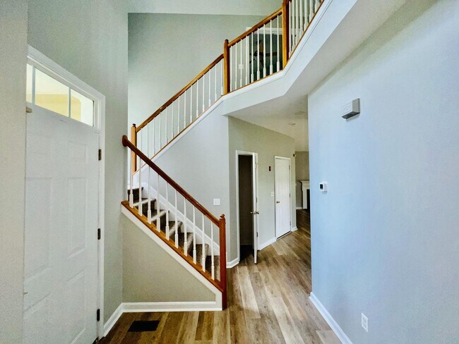 Building Photo - 8751 Roundhouse Cir