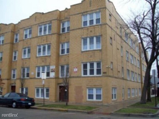 Building Photo - 3242-3248 W Wellington Ave
