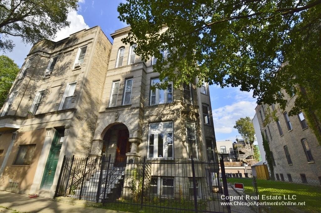 Primary Photo - 1357 N Maplewood Ave