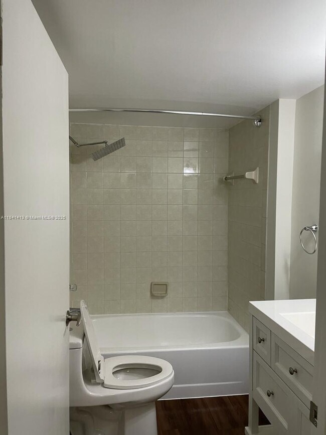 Foto del edificio - 15969 NW 64th Ave