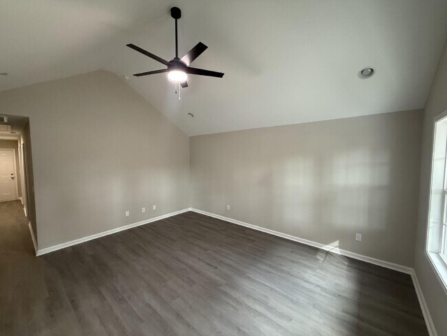 Foto del edificio - New construction now available!