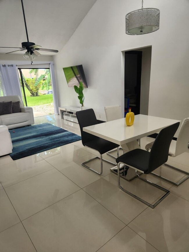 Foto del edificio - 12760 Spinnaker Ln