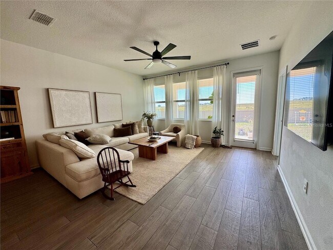 Foto del edificio - 3024 Armstrong Ave