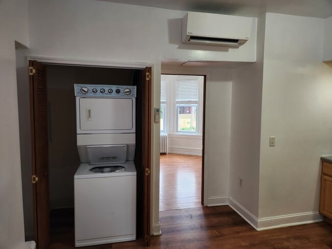 Foto del edificio - 4529 Springfield Ave