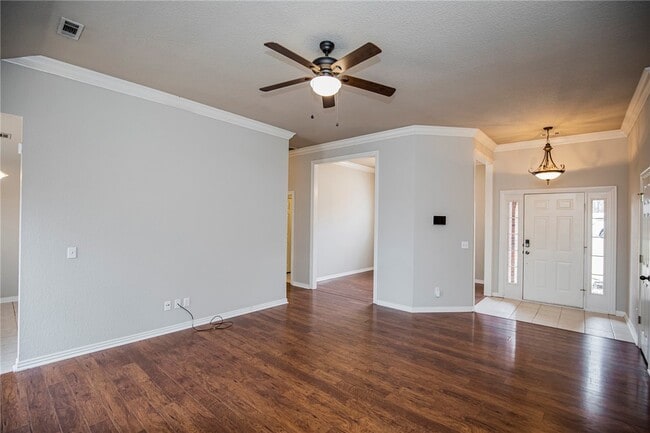 Building Photo - 2803 Foxwood Dr