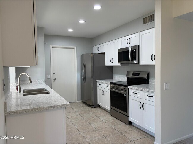 Foto del edificio - 9719 W Rolling Hills Dr