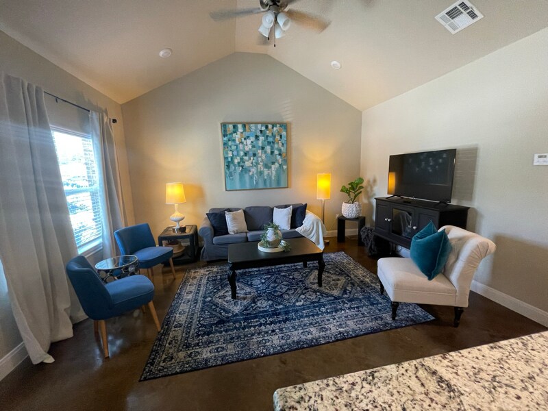 Foto principal - 3240 Belmont Dr