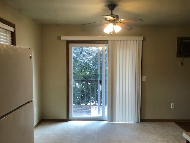 Dining/Sliding Door - 611 Crawford Dr