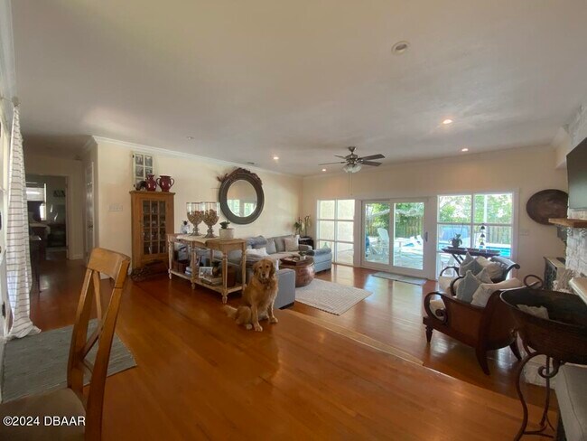 Foto del edificio - 106 Driftwood Ave