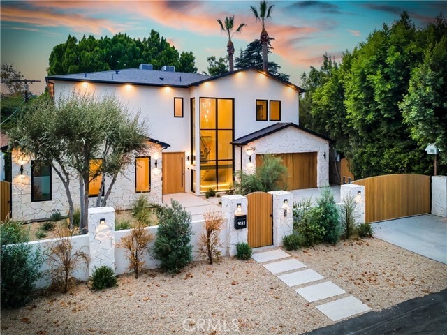 Foto principal - 5149 Beeman Ave