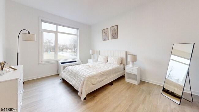 Foto del edificio - 1181 Morris Ave