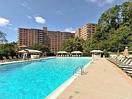 Piscina - 4201 Cathedral Ave NW
