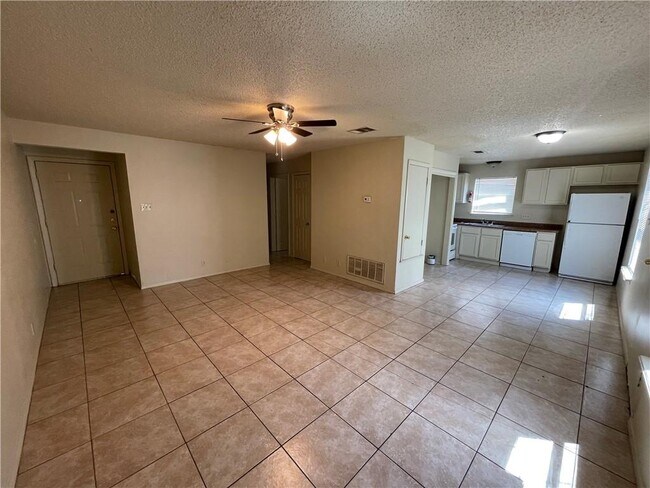 Building Photo - 8305 Garcreek Cir