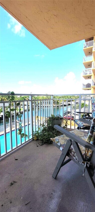 Foto principal - 2450 NE 135th St
