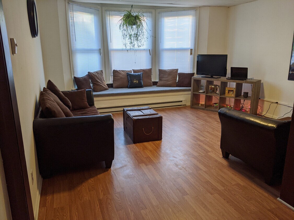 Living Room - 32 S Main St