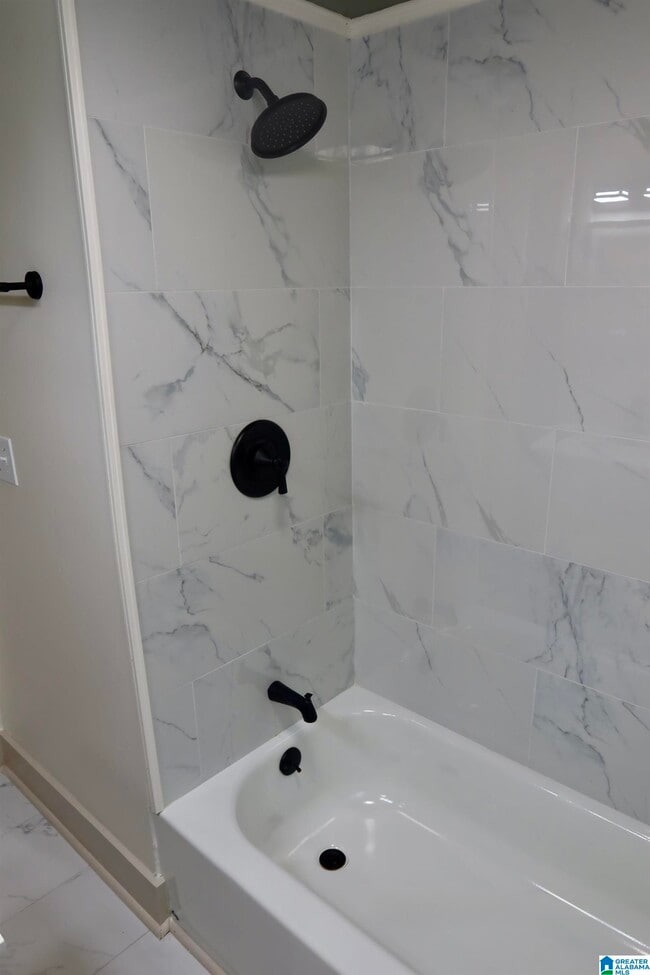 Building Photo - 320 Samford St