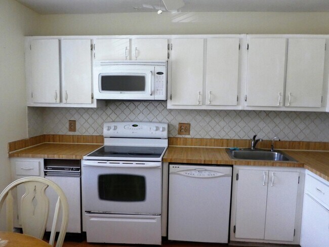 Foto del edificio - 21810 Cypress Dr