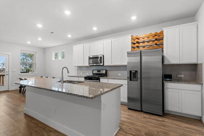 Building Photo - 7106 Silver Star Ln
